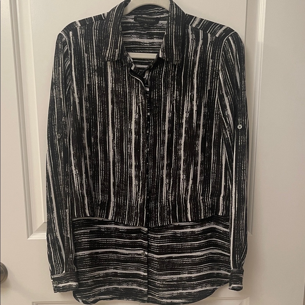 Banana Republic Black and White Striped Top/ 2 layer, tab sleeve